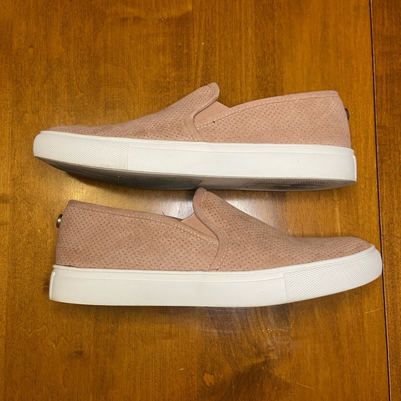 Steve Madden Zarayy Blush Slip-ons - Picture 5 of 8